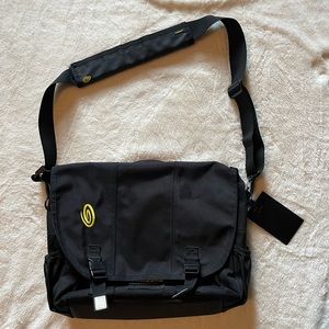 Black Timbuk2 messenger 16” laptop bag NWOT